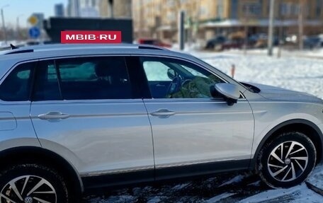 Volkswagen Tiguan II, 2019 год, 1 800 000 рублей, 2 фотография