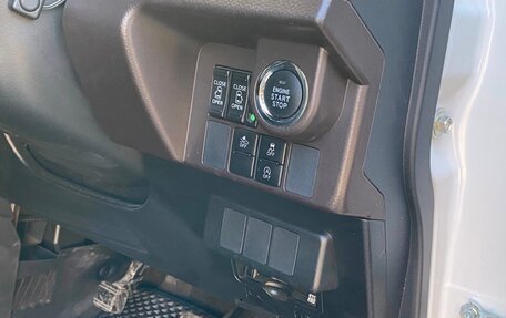 Toyota Roomy I, 2018 год, 750 000 рублей, 13 фотография