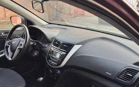 Hyundai Solaris II рестайлинг, 2013 год, 875 000 рублей, 9 фотография