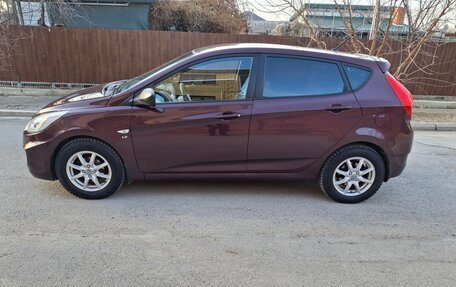 Hyundai Solaris II рестайлинг, 2013 год, 875 000 рублей, 2 фотография