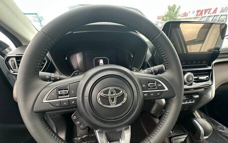 Toyota Urban Cruiser, 2025 год, 3 060 000 рублей, 6 фотография