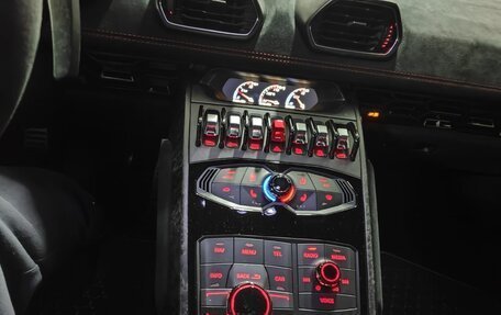 Lamborghini Huracán, 2018 год, 25 000 000 рублей, 3 фотография