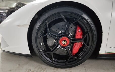 Lamborghini Huracán, 2018 год, 25 000 000 рублей, 16 фотография