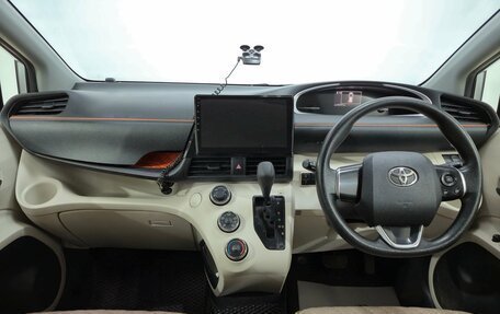 Toyota Sienta II, 2018 год, 1 490 000 рублей, 10 фотография