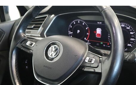 Volkswagen Tiguan II, 2018 год, 2 303 000 рублей, 8 фотография