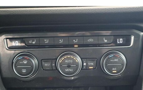 Volkswagen Tiguan II, 2018 год, 2 303 000 рублей, 13 фотография