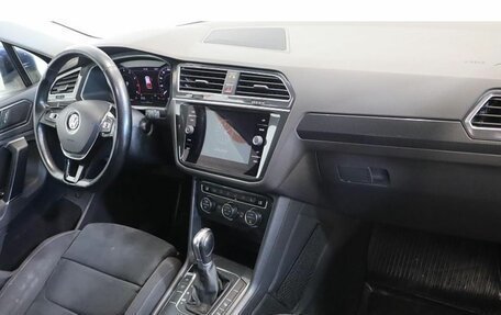 Volkswagen Tiguan II, 2018 год, 2 303 000 рублей, 5 фотография