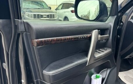 Toyota Land Cruiser 200, 2011 год, 4 000 000 рублей, 21 фотография