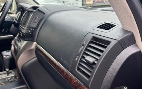 Toyota Land Cruiser 200, 2011 год, 4 000 000 рублей, 28 фотография