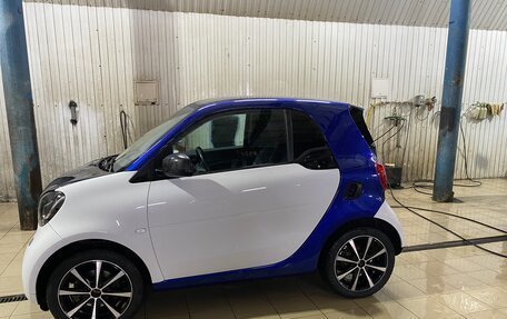 Smart Fortwo III, 2016 год, 1 050 000 рублей, 2 фотография