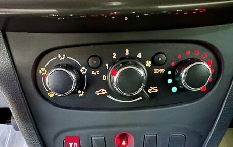 Renault Logan II, 2016 год, 765 000 рублей, 13 фотография