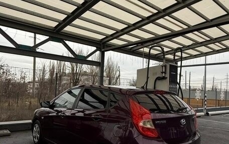 Hyundai Solaris II рестайлинг, 2013 год, 800 000 рублей, 5 фотография