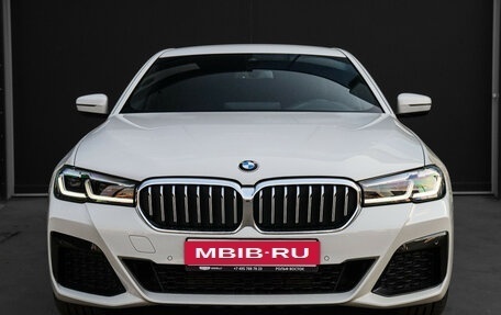 BMW 5 серия, 2021 год, 5 700 000 рублей, 2 фотография