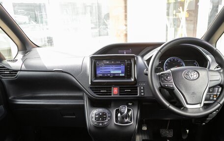 Toyota Noah III, 2015 год, 1 578 000 рублей, 15 фотография