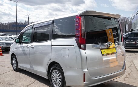 Toyota Noah III, 2015 год, 1 578 000 рублей, 9 фотография