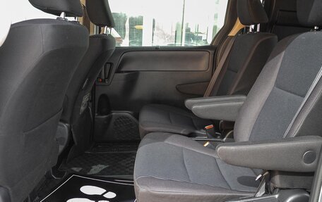 Toyota Noah III, 2015 год, 1 578 000 рублей, 18 фотография