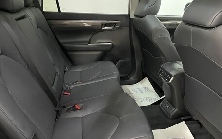 Toyota Highlander, 2025 год, 5 600 000 рублей, 24 фотография