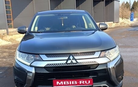 Mitsubishi Outlander III рестайлинг 3, 2018 год, 2 190 000 рублей, 1 фотография