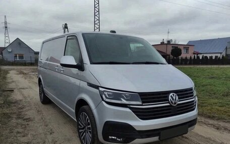 Volkswagen Transporter T6 рестайлинг, 2022 год, 2 800 000 рублей, 1 фотография