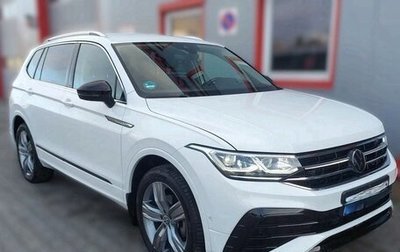 Volkswagen Tiguan II, 2023 год, 3 200 000 рублей, 1 фотография