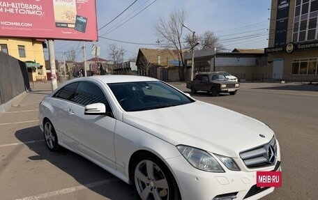 Mercedes-Benz E-Класс, 2012 год, 1 750 000 рублей, 3 фотография
