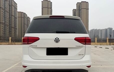 Volkswagen Touran III, 2021 год, 1 870 000 рублей, 5 фотография