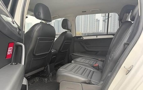 Volkswagen Touran III, 2021 год, 1 870 000 рублей, 8 фотография