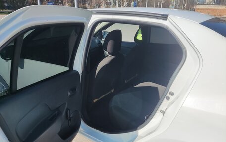 Renault Logan II, 2019 год, 650 000 рублей, 10 фотография