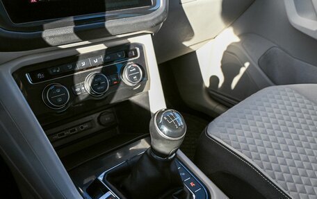 Volkswagen Tiguan II, 2018 год, 2 179 000 рублей, 10 фотография