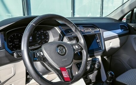 Volkswagen Tiguan II, 2018 год, 2 179 000 рублей, 13 фотография