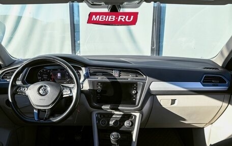 Volkswagen Tiguan II, 2018 год, 2 179 000 рублей, 16 фотография