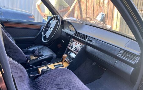 Mercedes-Benz E-Класс, 1992 год, 350 000 рублей, 4 фотография