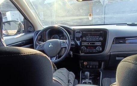 Mitsubishi Outlander III рестайлинг 3, 2018 год, 2 190 000 рублей, 9 фотография