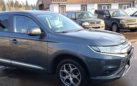 Mitsubishi Outlander III рестайлинг 3, 2018 год, 2 190 000 рублей, 2 фотография