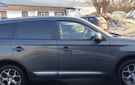 Mitsubishi Outlander III рестайлинг 3, 2018 год, 2 190 000 рублей, 3 фотография