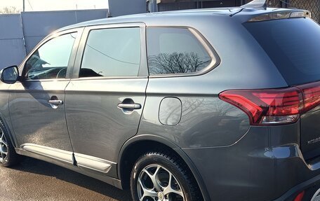 Mitsubishi Outlander III рестайлинг 3, 2018 год, 2 190 000 рублей, 6 фотография