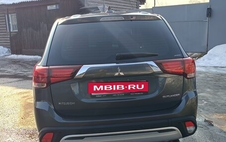 Mitsubishi Outlander III рестайлинг 3, 2018 год, 2 190 000 рублей, 5 фотография