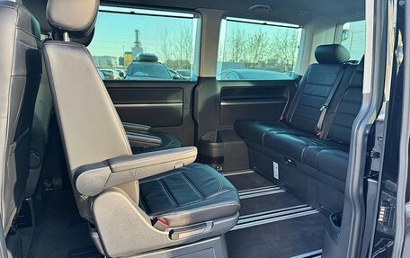 Volkswagen Multivan T6 рестайлинг, 2022 год, 7 650 000 рублей, 13 фотография