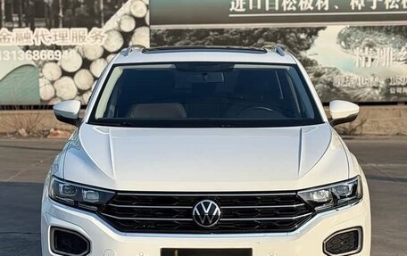 Volkswagen T-Roc I, 2022 год, 2 140 000 рублей, 2 фотография