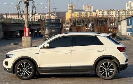 Volkswagen T-Roc I, 2022 год, 2 140 000 рублей, 6 фотография