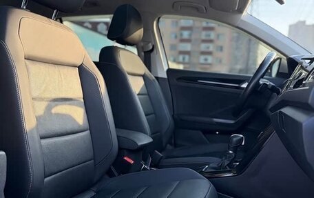 Volkswagen T-Roc I, 2022 год, 2 140 000 рублей, 29 фотография