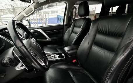 Mitsubishi Pajero Sport III рестайлинг, 2017 год, 2 850 000 рублей, 13 фотография