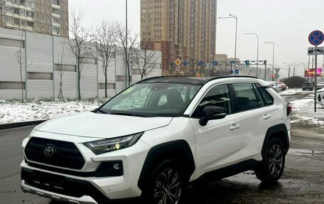 Toyota RAV4, 2025 год, 4 900 000 рублей, 3 фотография