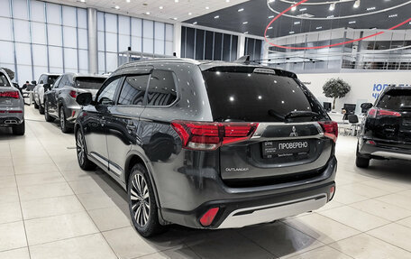 Mitsubishi Outlander III рестайлинг 3, 2021 год, 2 790 000 рублей, 11 фотография