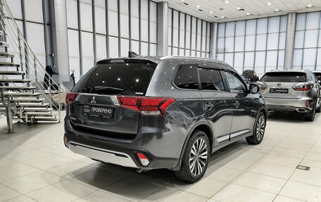 Mitsubishi Outlander III рестайлинг 3, 2021 год, 2 790 000 рублей, 9 фотография
