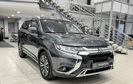 Mitsubishi Outlander III рестайлинг 3, 2021 год, 2 790 000 рублей, 7 фотография
