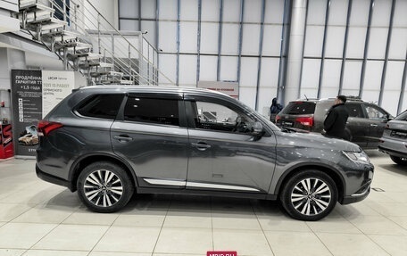 Mitsubishi Outlander III рестайлинг 3, 2021 год, 2 790 000 рублей, 8 фотография