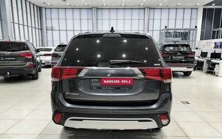 Mitsubishi Outlander III рестайлинг 3, 2021 год, 2 790 000 рублей, 10 фотография