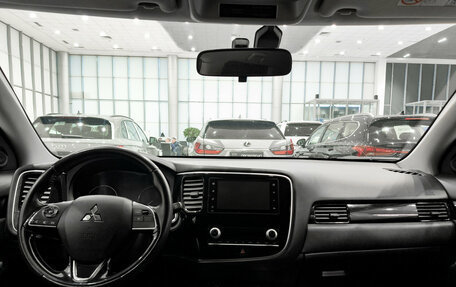 Mitsubishi Outlander III рестайлинг 3, 2021 год, 2 790 000 рублей, 18 фотография