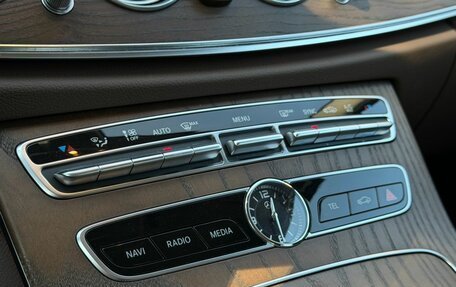 Mercedes-Benz E-Класс, 2018 год, 2 960 000 рублей, 31 фотография